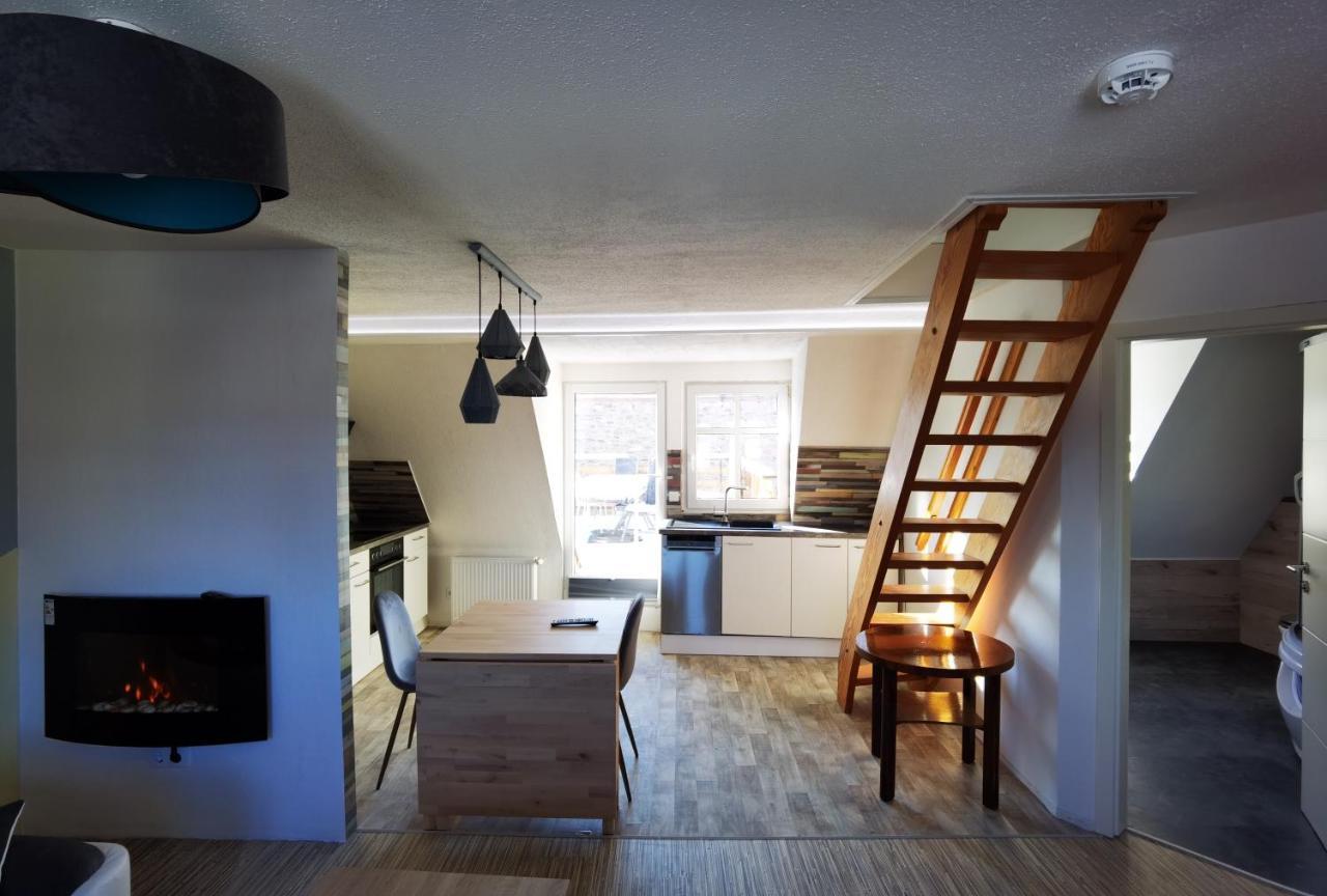Gemuetliche Dachwohnung Mit Kleiner Oder Grosser Dachterrasse Nebeneinander Wolmirstedt Exteriör bild