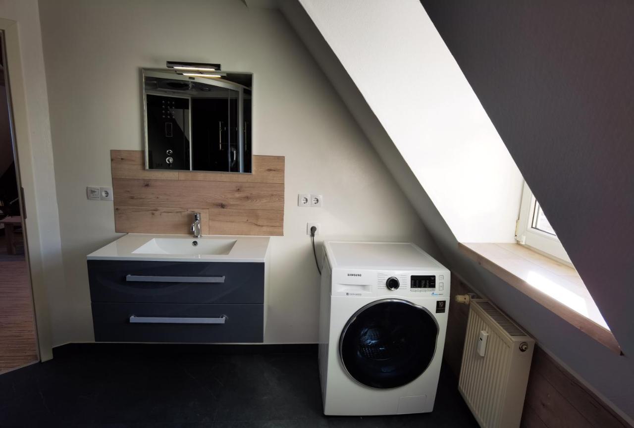Gemuetliche Dachwohnung Mit Kleiner Oder Grosser Dachterrasse Nebeneinander Wolmirstedt Exteriör bild
