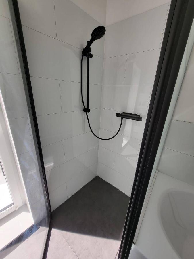 Gemuetliche Dachwohnung Mit Kleiner Oder Grosser Dachterrasse Nebeneinander Wolmirstedt Exteriör bild