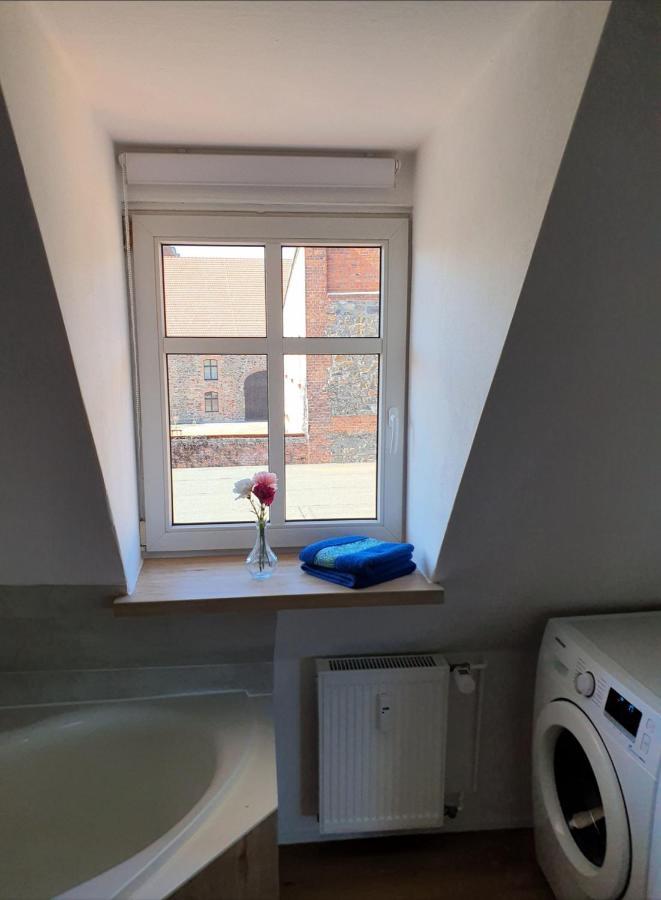 Gemuetliche Dachwohnung Mit Kleiner Oder Grosser Dachterrasse Nebeneinander Wolmirstedt Exteriör bild