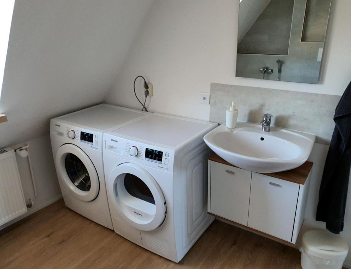 Gemuetliche Dachwohnung Mit Kleiner Oder Grosser Dachterrasse Nebeneinander Wolmirstedt Exteriör bild