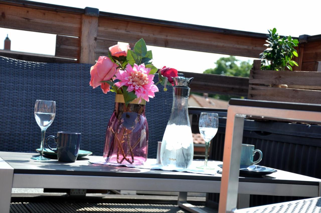 Gemuetliche Dachwohnung Mit Kleiner Oder Grosser Dachterrasse Nebeneinander Wolmirstedt Exteriör bild