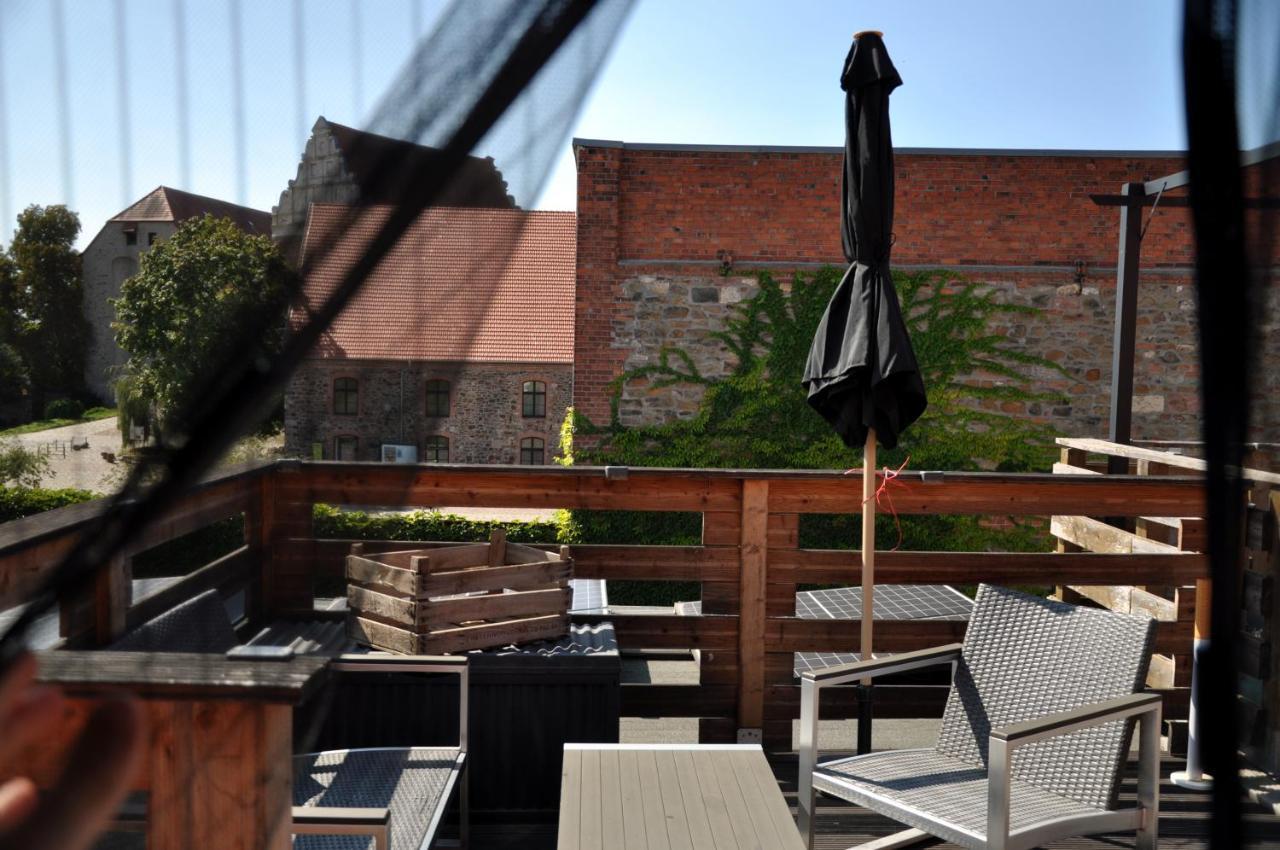 Gemuetliche Dachwohnung Mit Kleiner Oder Grosser Dachterrasse Nebeneinander Wolmirstedt Exteriör bild